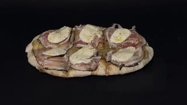 Pancetta arrotolata · fior di latte · crema di carciofi · olio d'oliva · pepe