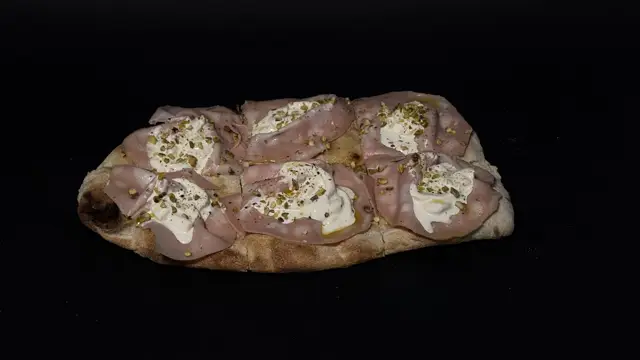Mortadella · stracciatella · granella di pistacchi · pepe · glassa balsamica